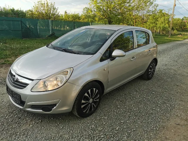 Opel Corsa 1,2 benzina – fotografia 2 din 8