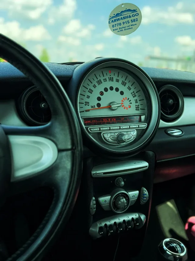 Masina auto minicooper – fotografia 6 din 8