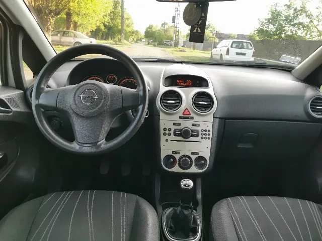 Opel Corsa 1,2 benzina – fotografia 6 din 8