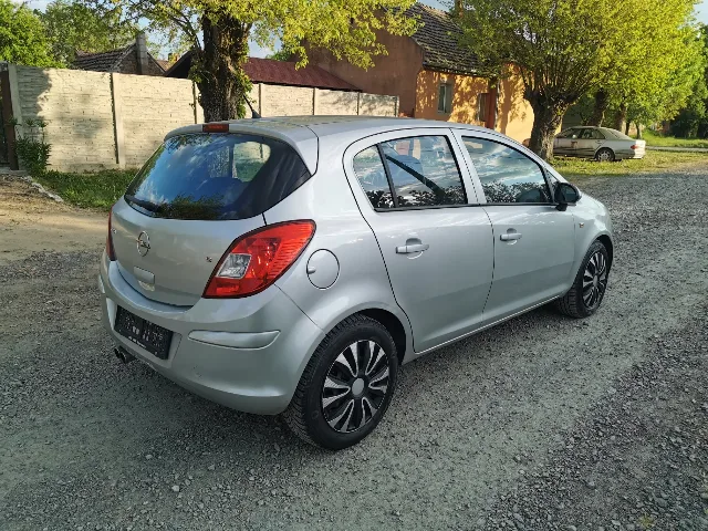 Opel Corsa 1,2 benzina – fotografia 3 din 8