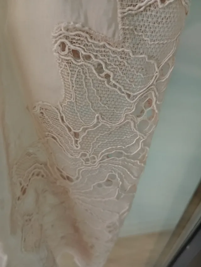 Fusta sau jupon H&M bej matasos cu dantela – fotografia 3 din 8