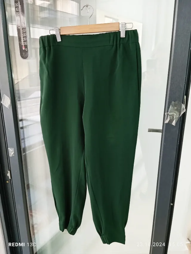 Pantalonii COS verzi matasosi de vara – fotografia 2 din 8