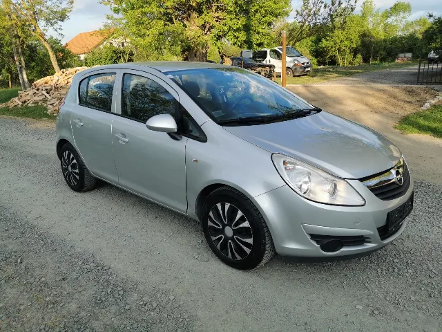 Opel Corsa 1,2 benzina – fotografia 1 din 8