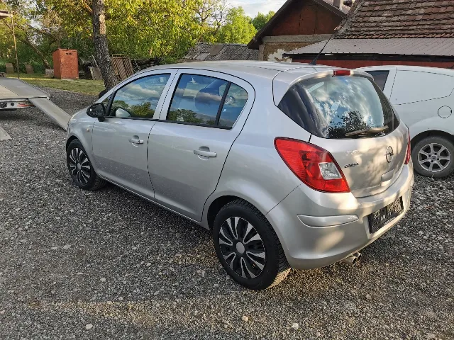 Opel Corsa 1,2 benzina – fotografia 4 din 8