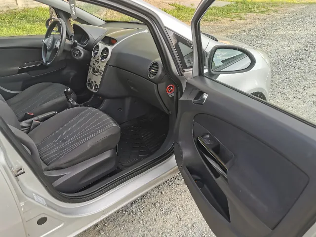 Opel Corsa 1,2 benzina – fotografia 5 din 8