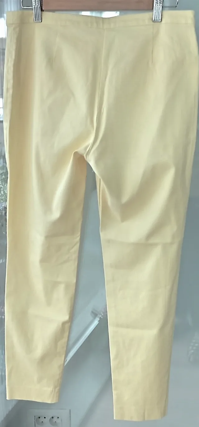 Pantalonii Stefanel lungi, galbeni (de culoarea galbenusului de ou): noi, fara eticheta – fotografia 5 din 8