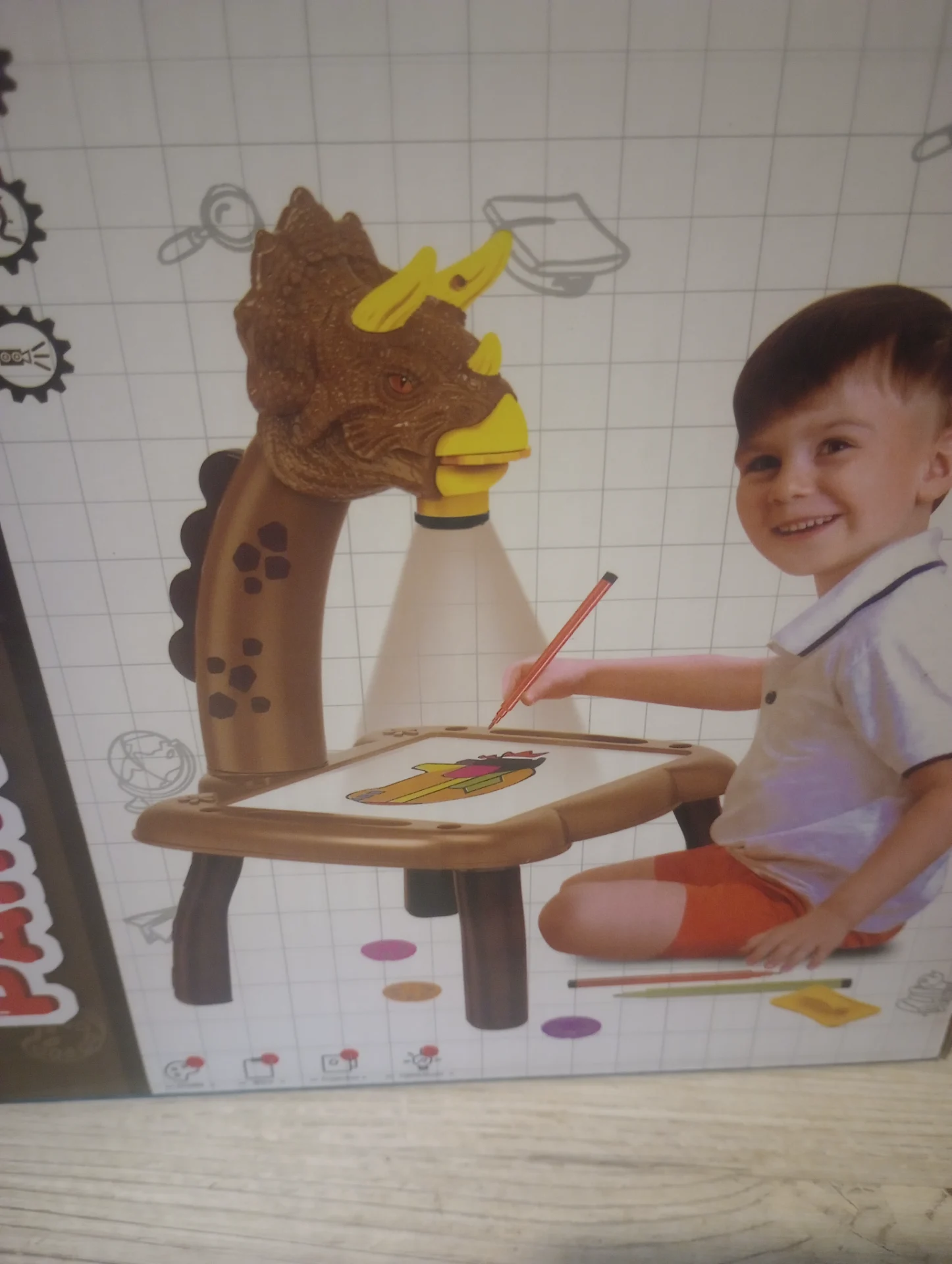 Masa de desen pentru copii – fotografia 1 din 6