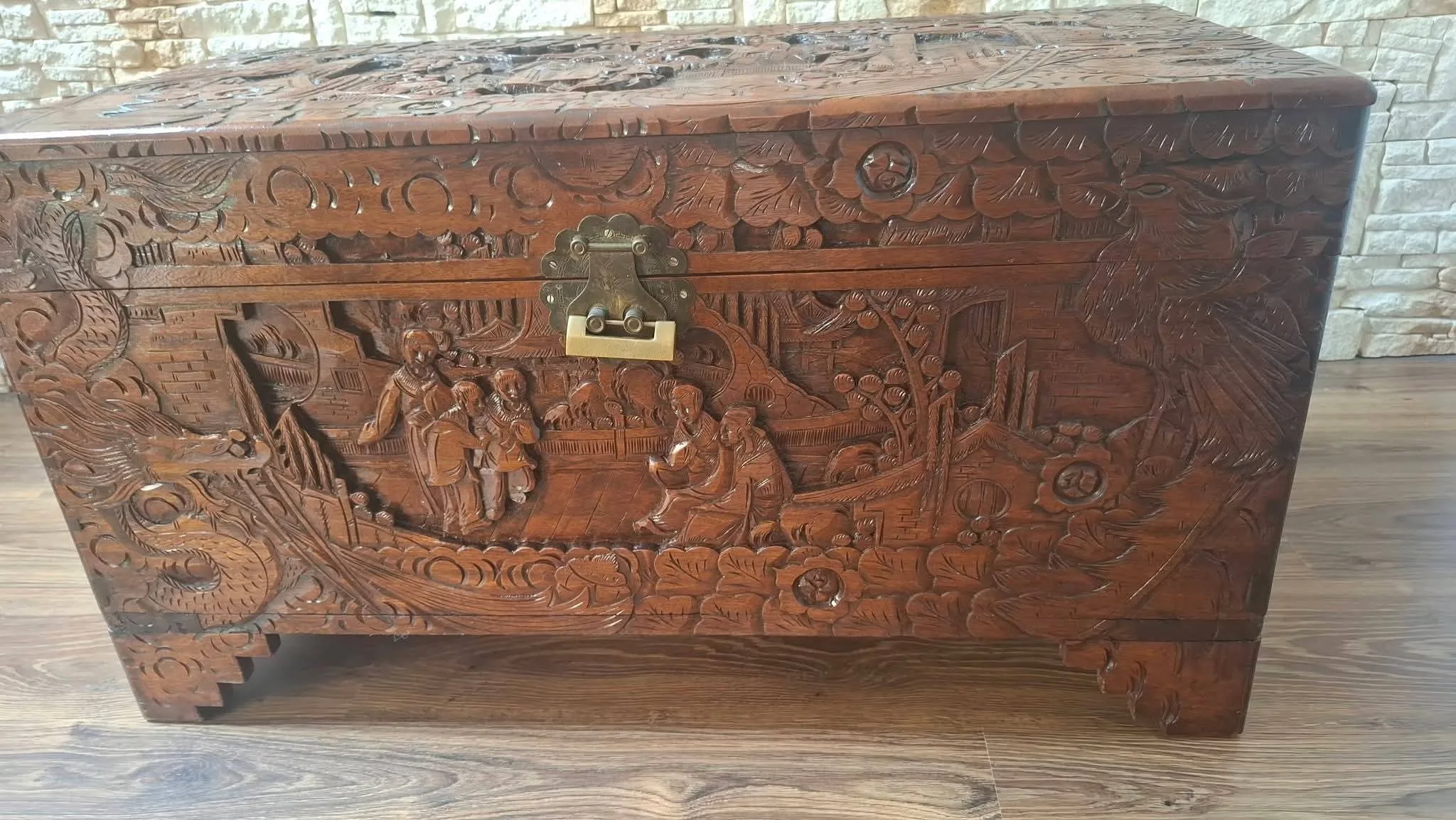 Lada zestre sculptată – fotografia 1 din 7