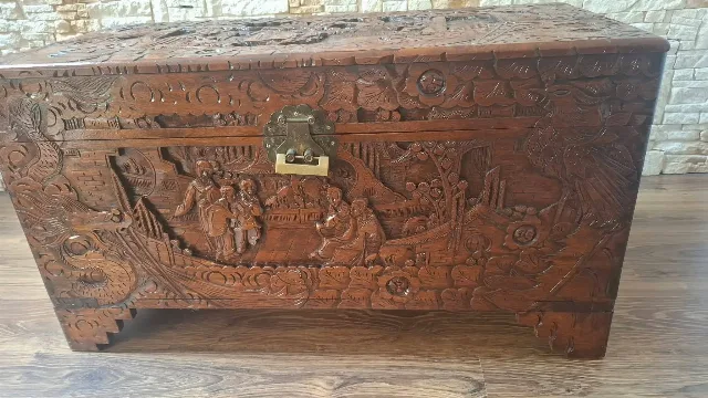 Lada zestre sculptată – Buzau, Buzău