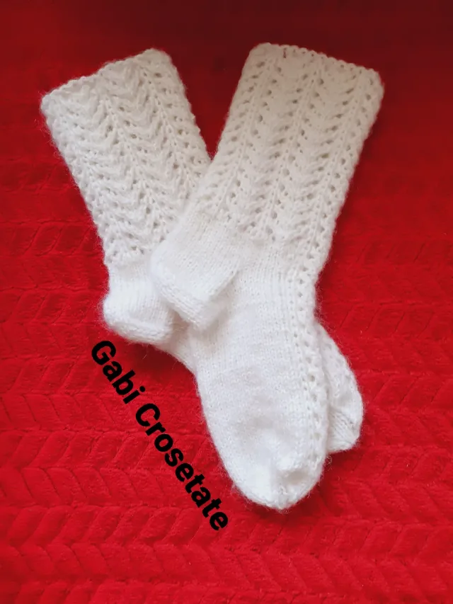 ciorapi tricotati,pt costum popular – fotografia 1 din 3