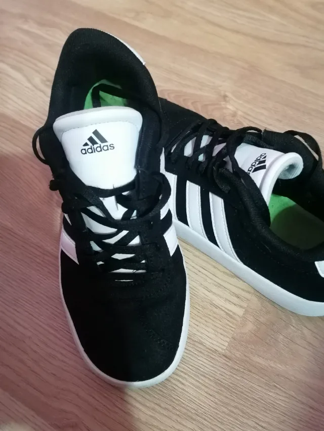 adidași marca adidas – fotografia 1 din 7