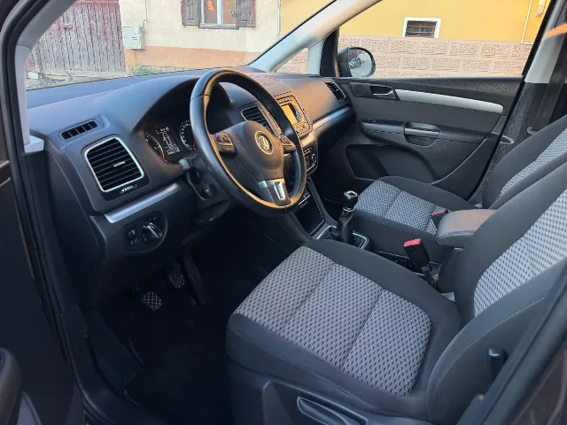 Vw Sharan 2.0tdi 140cp ideal pt familie 7 locuri nu bate nimic pe ea este cumpărată de la persoana privată și nu necesita investiții ..Detali la tel 0 – fotografia 2 din 7