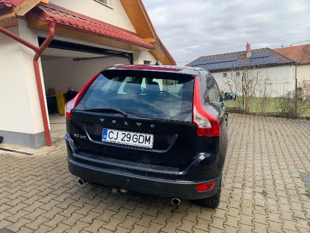Vând Volvo XC 60 negru , piele, automată, 4x4 – fotografia 5 din 8