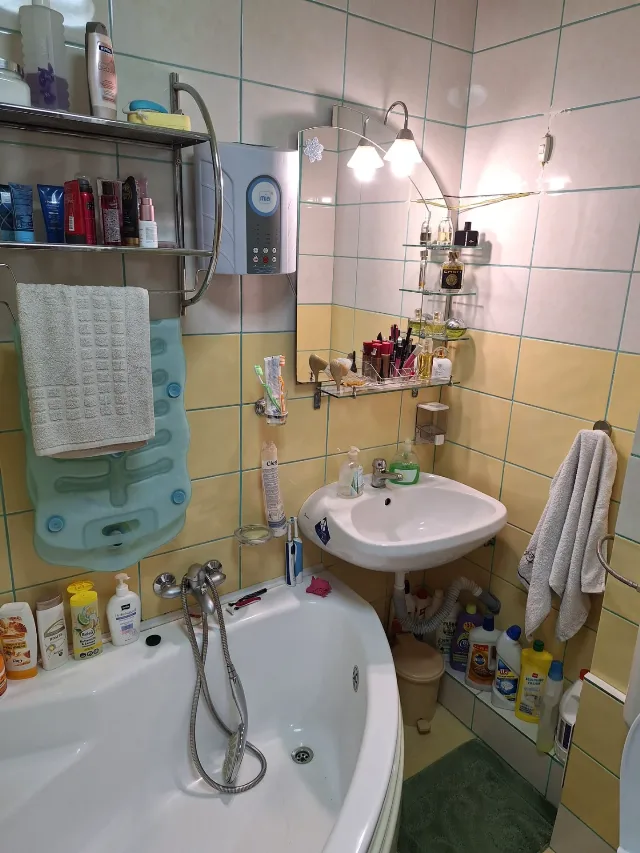 Apartament de vânzare în Cisnădie cu 3 camere și 2 balcoane, complet mobilat cu toate utilitățile și climatizare – fotografia 8 din 8