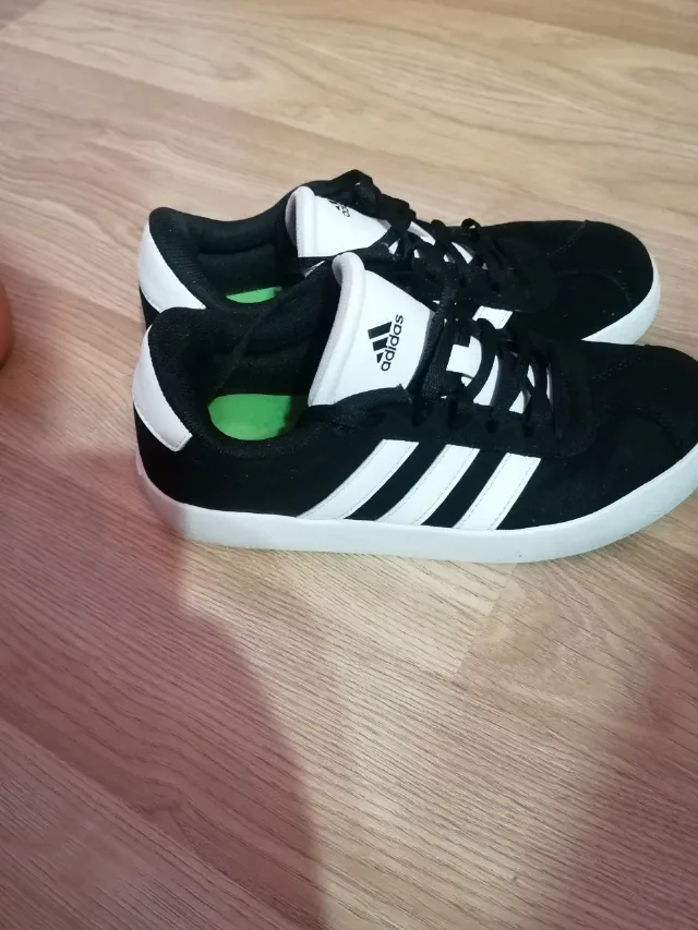 adidași marca adidas – fotografia 4 din 7