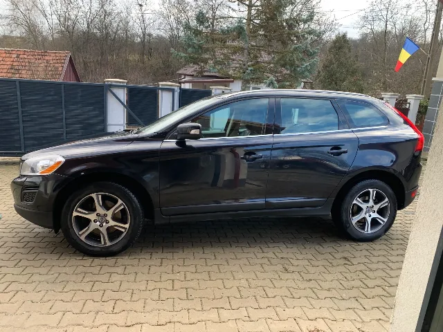 Vând Volvo XC 60 negru , piele, automată, 4x4 – fotografia 8 din 8