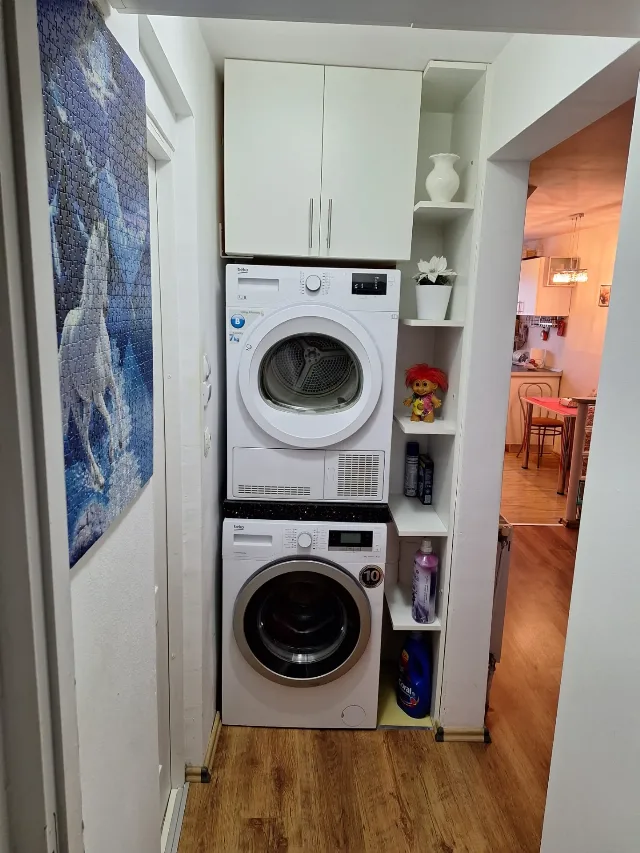 Apartament de vânzare în Cisnădie cu 3 camere și 2 balcoane, complet mobilat cu toate utilitățile și climatizare – fotografia 4 din 8