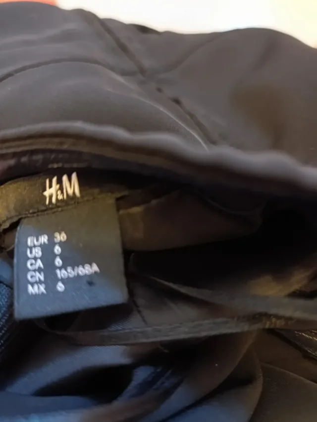 Salopeta,negru,H&M,măr.36,stare foarte bună – fotografia 2 din 4