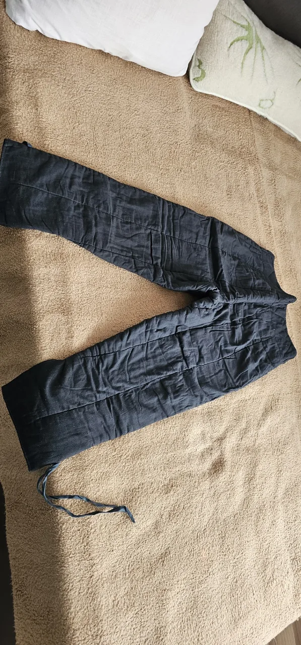 Pantaloni de pufoaica noi de culoare neagra – fotografia 3 din 3