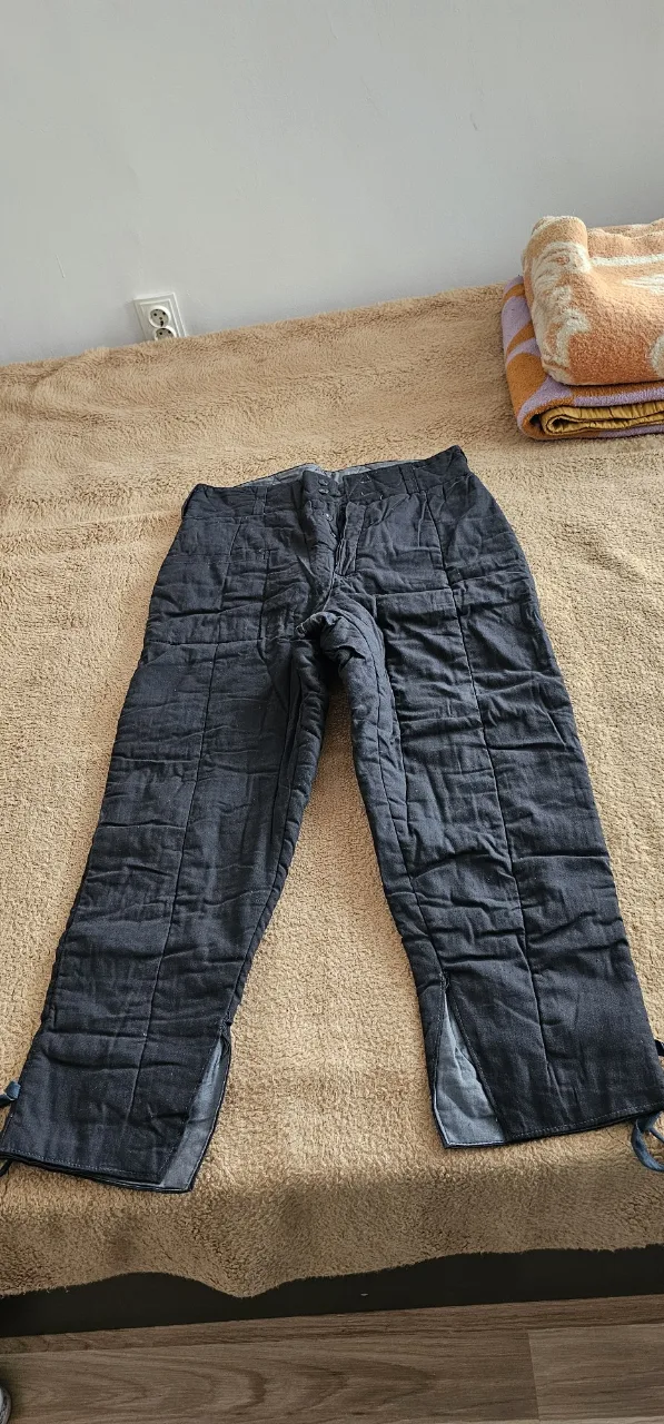Pantaloni de pufoaica noi de culoare neagra – fotografia 2 din 3