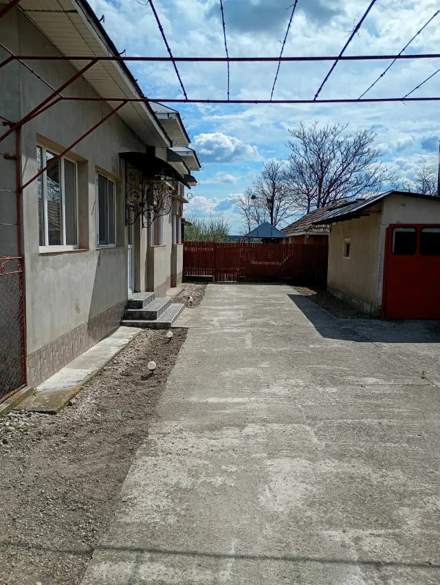Casă și grădină – fotografia 2 din 8