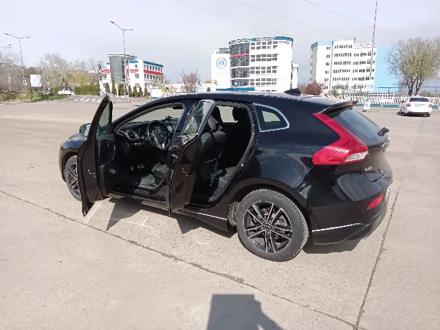 Volvo V40 D3. 150 CP. 2016 – fotografia 2 din 8