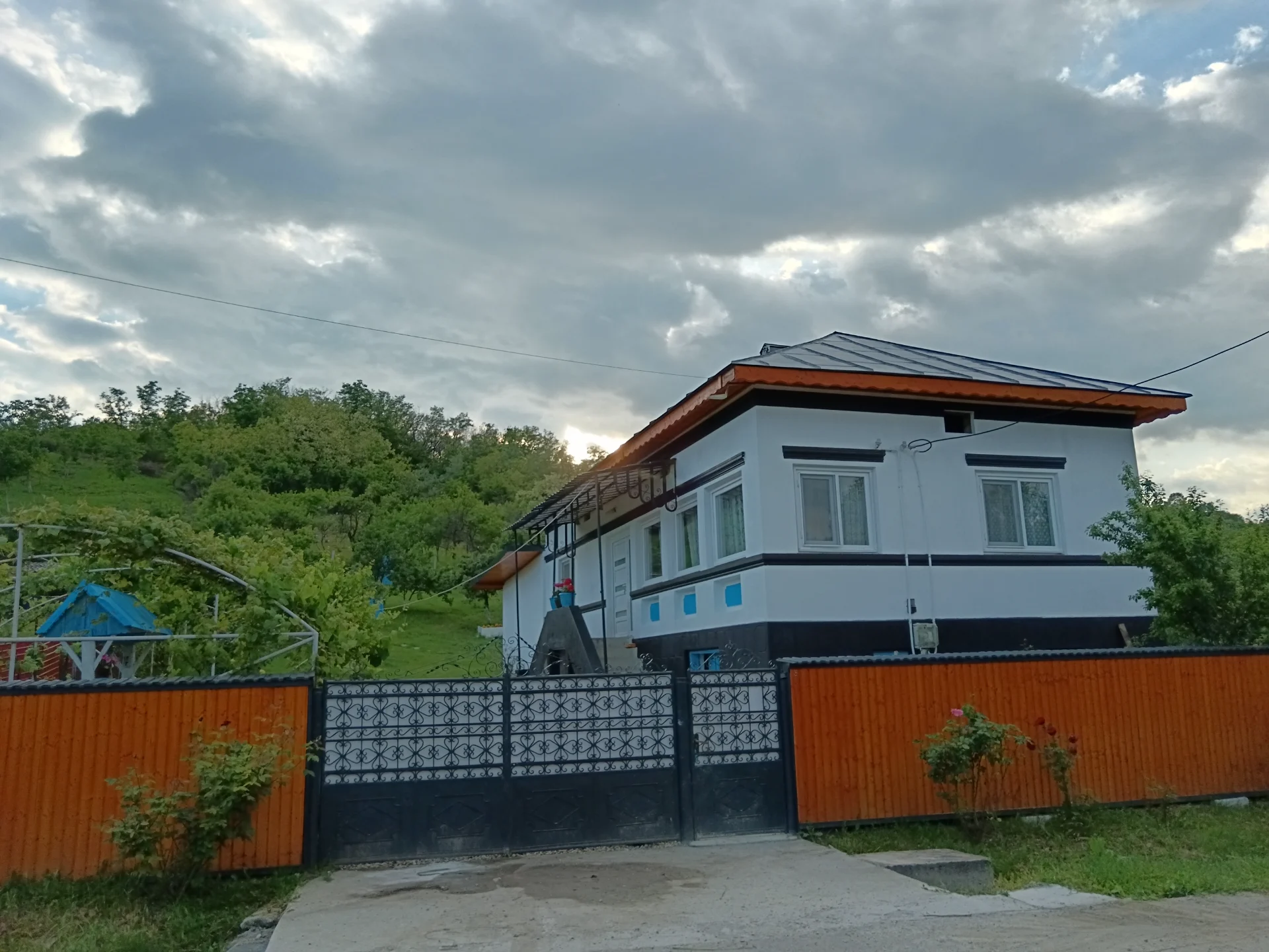 Casă de vacanță la cheie – fotografia 1 din 8