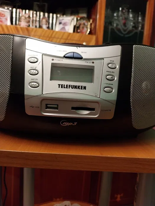 CD+MP3 + Radio AM . FM + Stik + Card dr memorie cu muzica la priza 220 v si baterii – fotografia 2 din 8