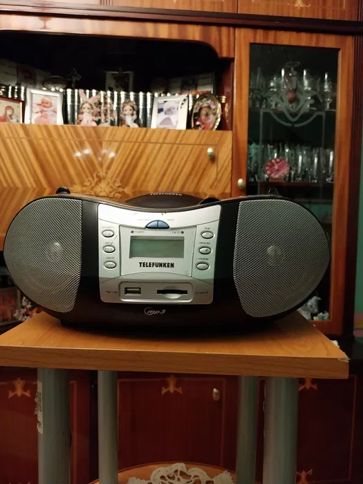 CD+MP3 + Radio AM . FM + Stik + Card dr memorie cu muzica la priza 220 v si baterii – fotografia 1 din 8