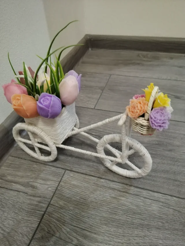 Vând bicicleta cu flori parfumate din baza de săpun natural – fotografia 1 din 4