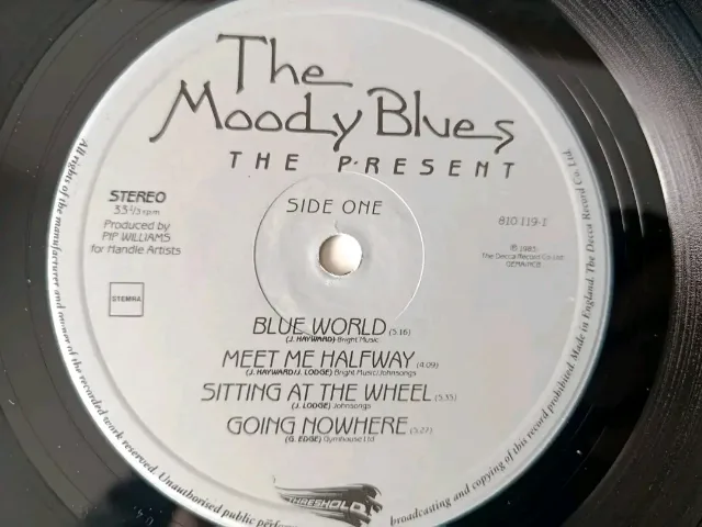THE MOODY BLUES - The Present  (LP gatefold 1983 Olanda) – fotografia 3 din 4