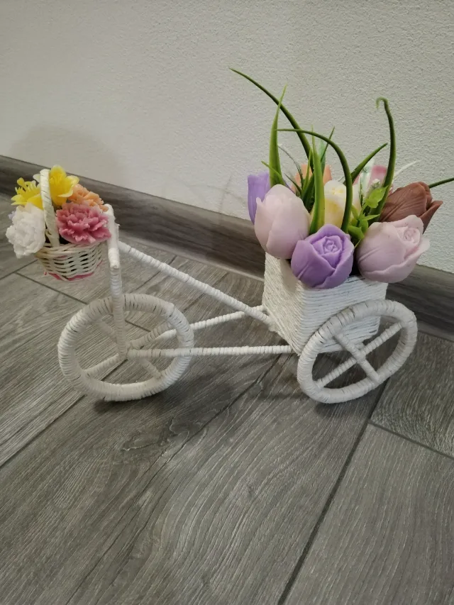 Vând bicicleta cu flori parfumate din baza de săpun natural – fotografia 3 din 4