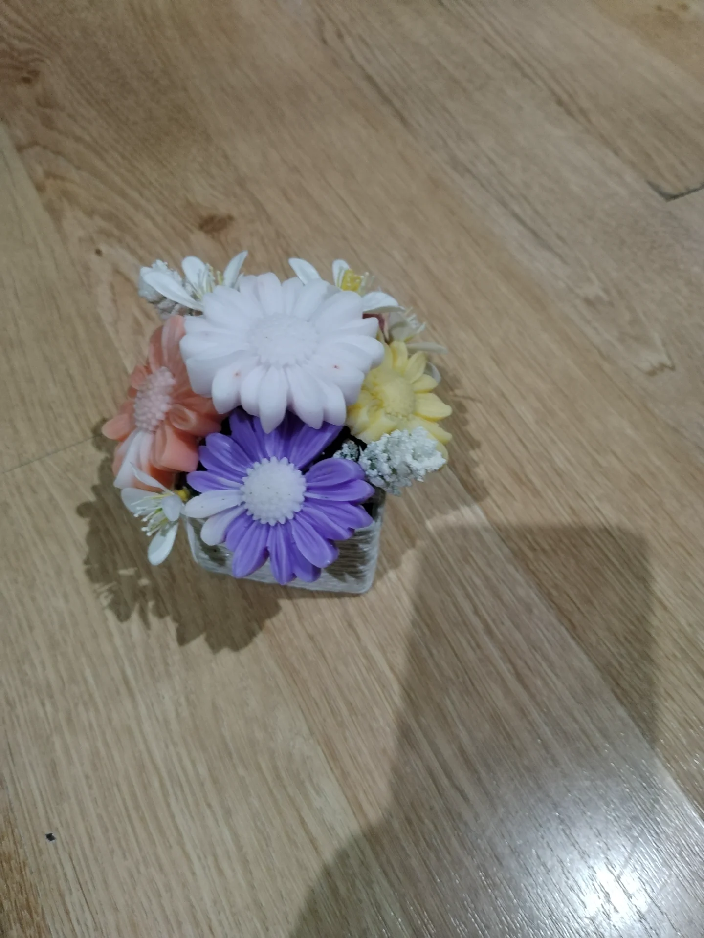 Vând aranjament floral parfumat din baza de săpun natural – fotografia 1 din 4