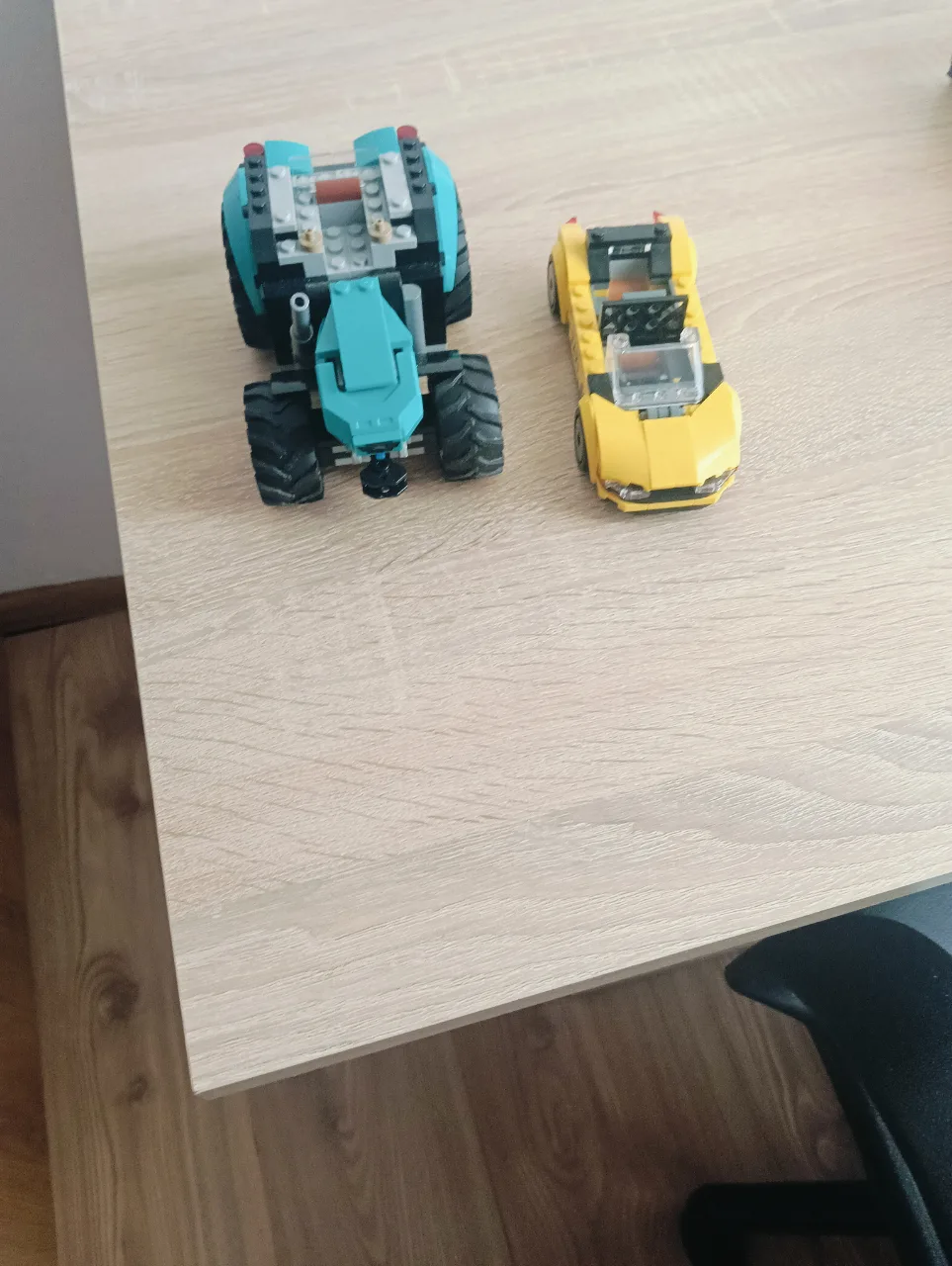 mașinuțe din lego.carte cu sunete an engleză și română – fotografia 5 din 5