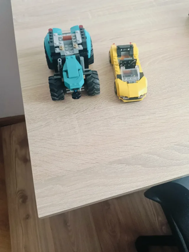 mașinuțe din lego.carte cu sunete an engleză și română – fotografia 5 din 5