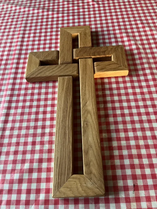 Cruce decorativă din lemn – fotografia 2 din 2