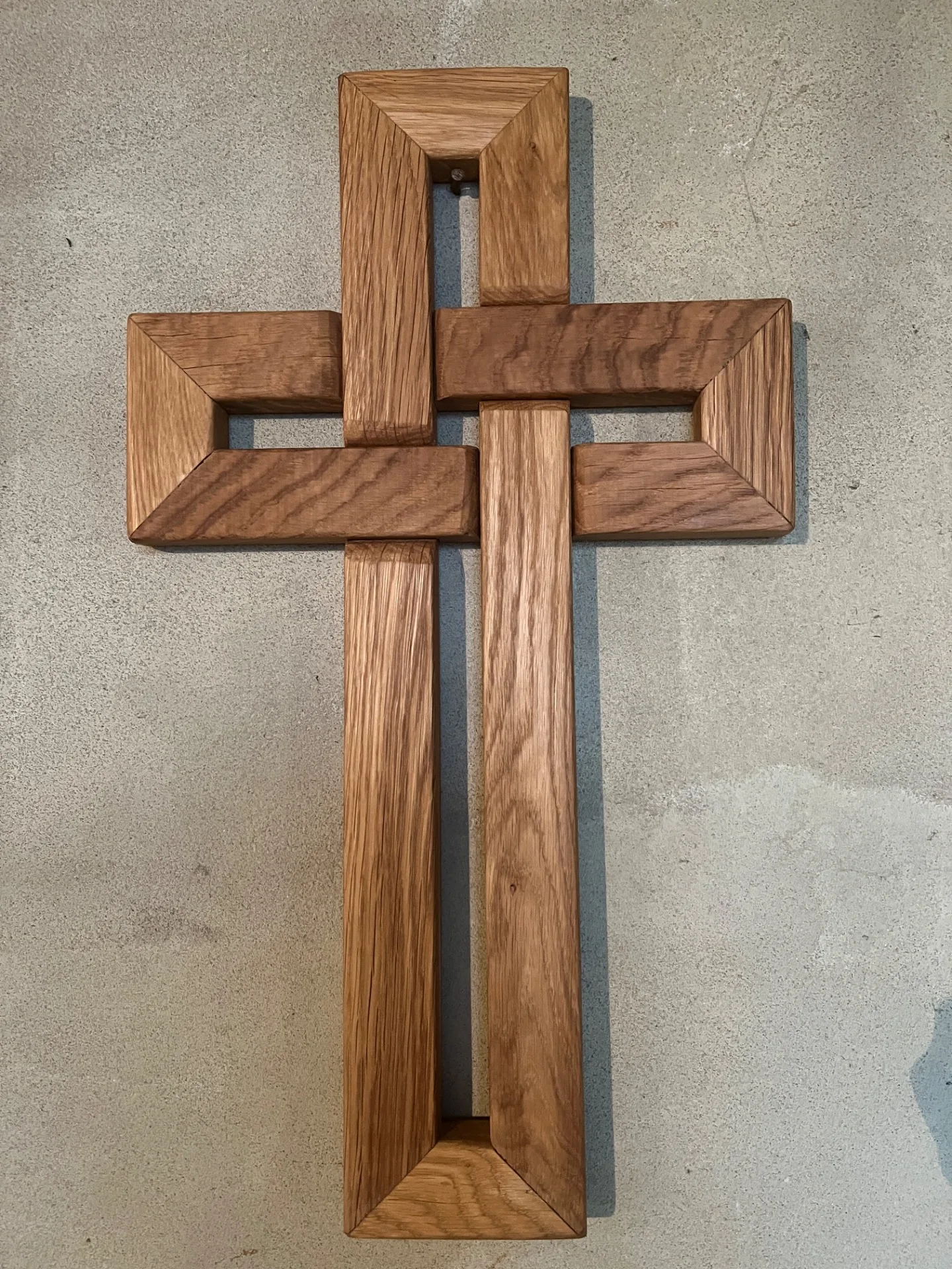 Cruce decorativă din lemn – fotografia 1 din 2