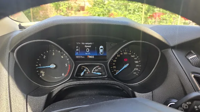 Vând Ford Focus automat 2016 – fotografia 2 din 5