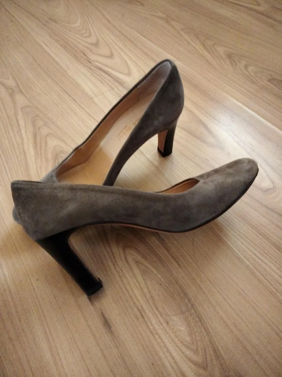 Pantofi dama, piele întoarsă,măr.39 – Rastoaca, Vrancea