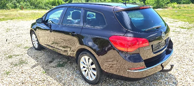 Opel Astra J An 2015 Impecabil 1.6 cdti110Cp – fotografia 4 din 8