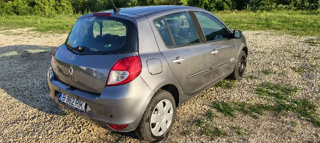 Renault clio 2009 – fotografia 7 din 7