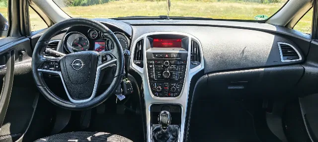 Opel Astra J An 2015 Impecabil 1.6 cdti110Cp – fotografia 8 din 8