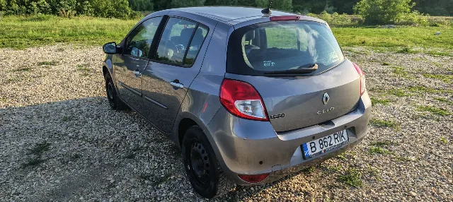 Renault clio 2009 – fotografia 3 din 7