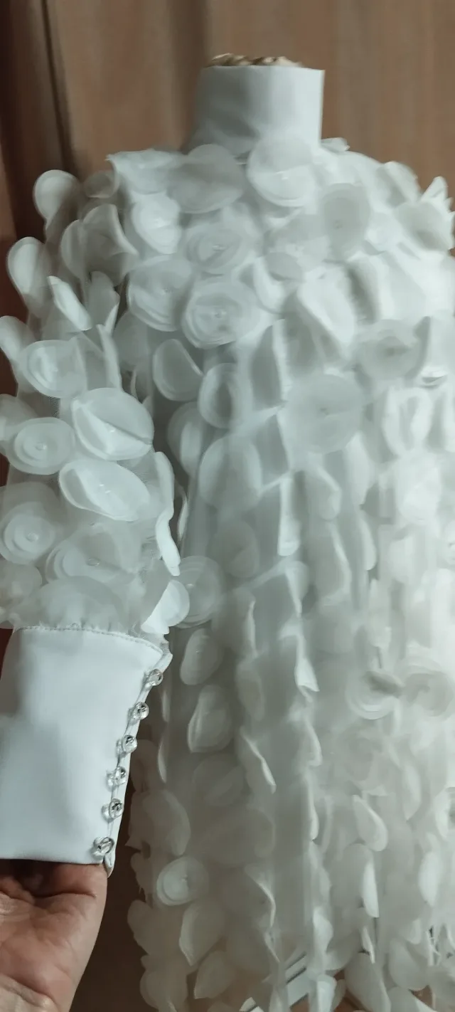 Rochie din voal cu aplicații 3D – fotografia 3 din 3