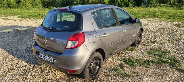 Renault clio 2009 – fotografia 5 din 7