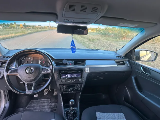 Autoturism de vinzare. – fotografia 8 din 8