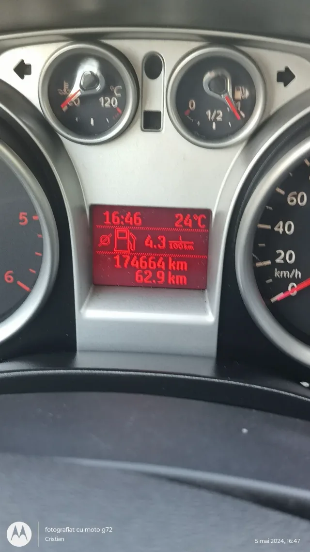 Vând Ford Cmax 1.6 diesel – fotografia 2 din 6