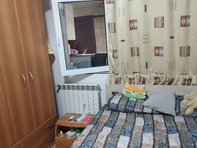 VAND APARTAMENT 70 MP 4 CAMERE DECOMANDAT BAIE WC DE SERVICIU BALCON CONSTRUIT GAZE CENTRALA TERMICA NAVODARI PARTER NAVODARI ZONA EST PRET 75000EURO – fotografia 7 din 7