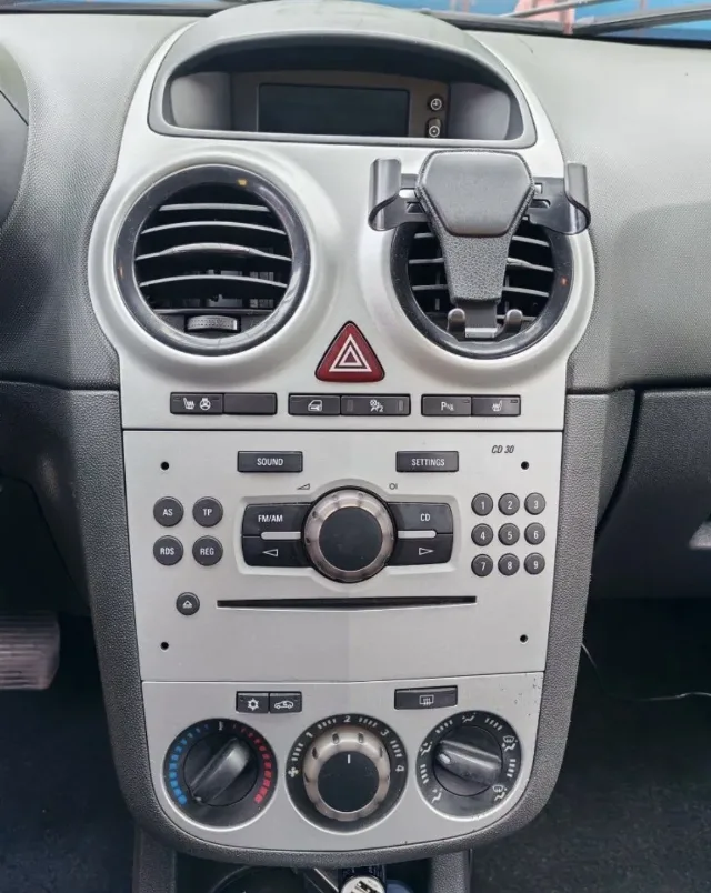 Opel Corsa D 1.2 Benzină Automat 2009 – fotografia 4 din 8