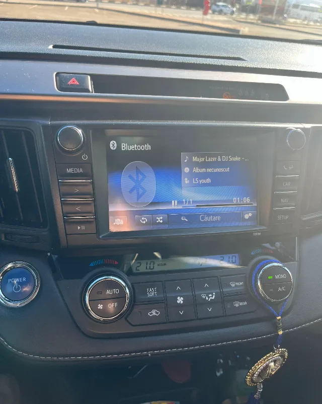 Toyota rav4 hibrid – fotografia 3 din 6